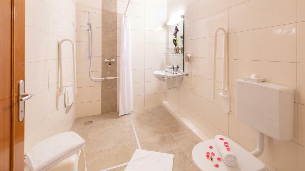 Strandhotel Orchidee Sankt Kanzian am Klopeiner See Eksteriør bilde